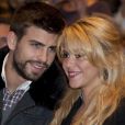 Gerard Piqué et Shakira assistent à la présentation du livre du père du sportif, à Barcelone, le 17 novembre 2011.