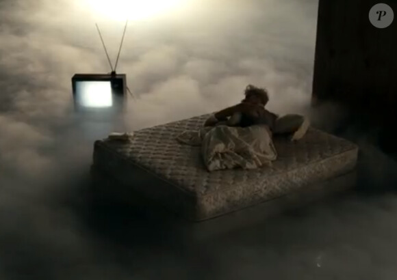 Pink dans son clip "Just Give Me A Reason", février 2013.