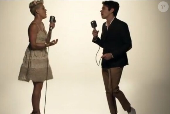 Pink et Nate Ruess dans leur clip "Just Give Me A Reason", février 2013.