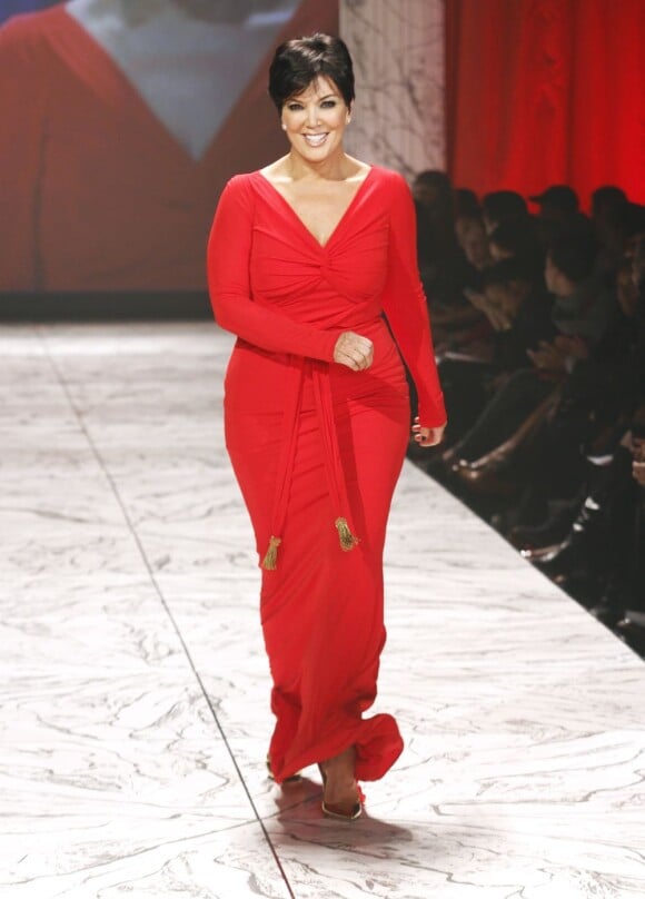 Kris Jenner participe au défilé Red Dress Collection 2013 de la National Institutes of Health et de son programme The Hearth Truth au Hammerstein Ballroom. New York, le 6 février 2013.