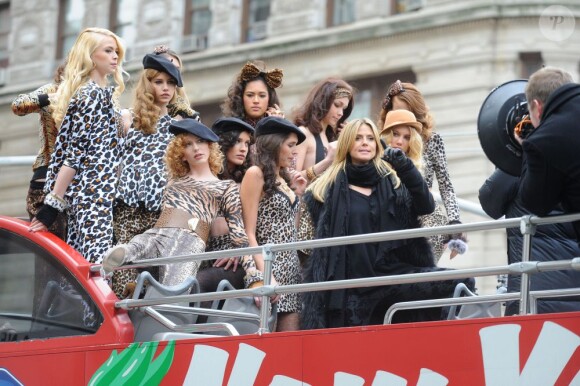 Heidi Klum et les mannequins sur le tournage de Germany's Next Top Model à New York, le 6 février 2013.