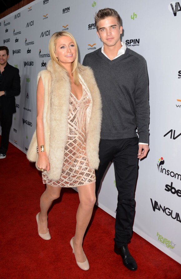 Paris Hilton et River Viiperi au club Vanguard où le DJ Avicii organisait une soirée pour son association contre la faim, à Los Angeles le 7 février 2013.