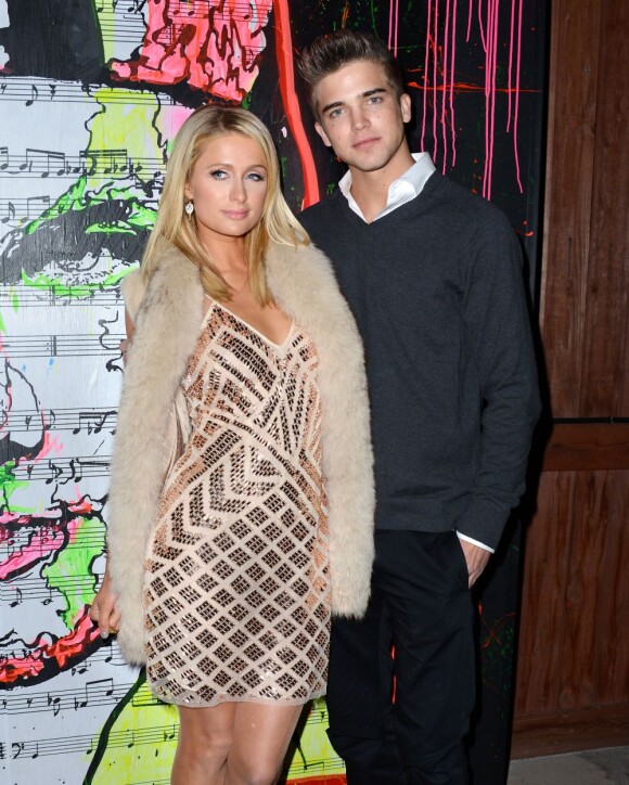 Paris Hilton et River Viiperi au club Vanguard où le DJ Avicii organisait une soirée pour son association contre la faim, à Los Angeles le 7 février 2013.