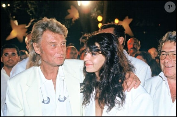 Johnny Hallyday et Adeline Blondieau à Saint-Tropez, le 27 juillet 1991.