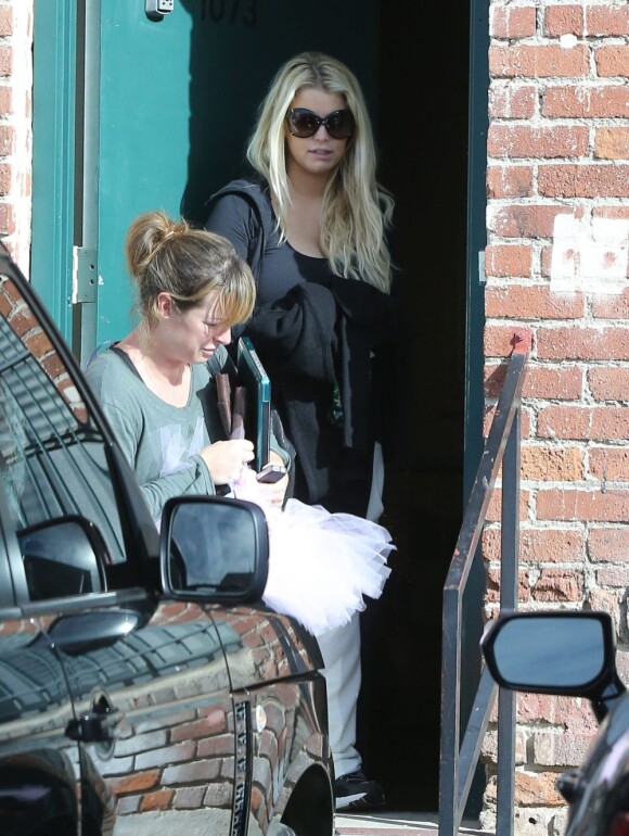 Jessica Simpson très enceinte à Los Angeles, hier 8 février 2013.