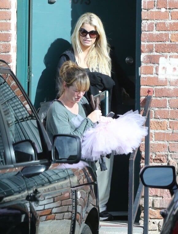 Jessica Simpson très enceinte dans les rues de Los Angeles, hier 8 février 2013.