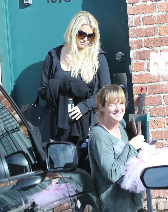 Jessica Simpson très enceinte dans les rues de Los Angeles, le 8 février 2013.