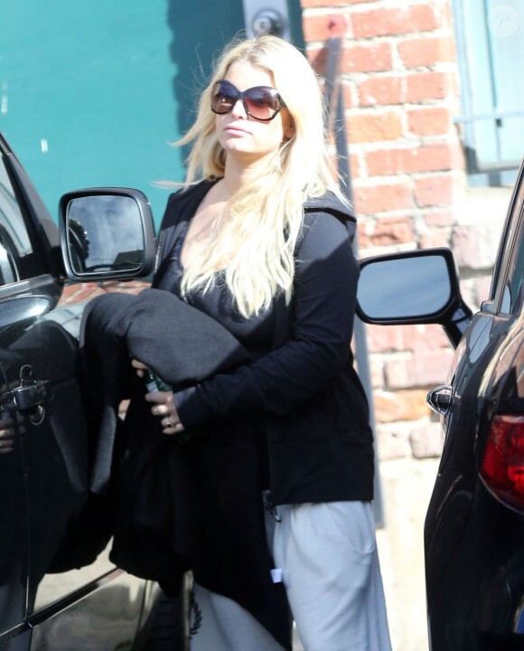 Jessica Simpson très enceinte à Los Angeles, le 8 février 2013.