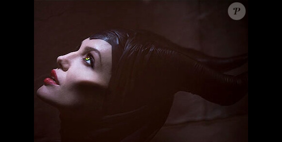 Angelina Jolie dans la première image de Maléfique (Maleficent)