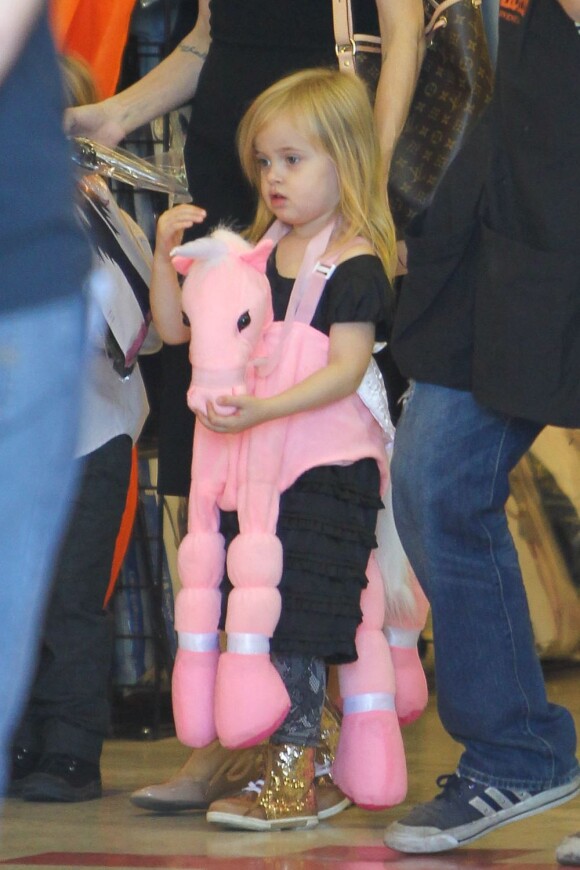 Vivienne, la fille d'Angelina Jolie et Brad Pitt, le 28 octobre 2012 à Los Angeles