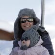  La princesse Marie et le prince Joachim de Danemark lors de leurs vacances d'hiver à Villars-sur-Ollon, photographiés le 13 février 2013 avec leurs enfants Nikolai (13 ans), Felix (11 ans), Henrik (3 ans) et Athena (1 an) au Col de la Bretaye. 