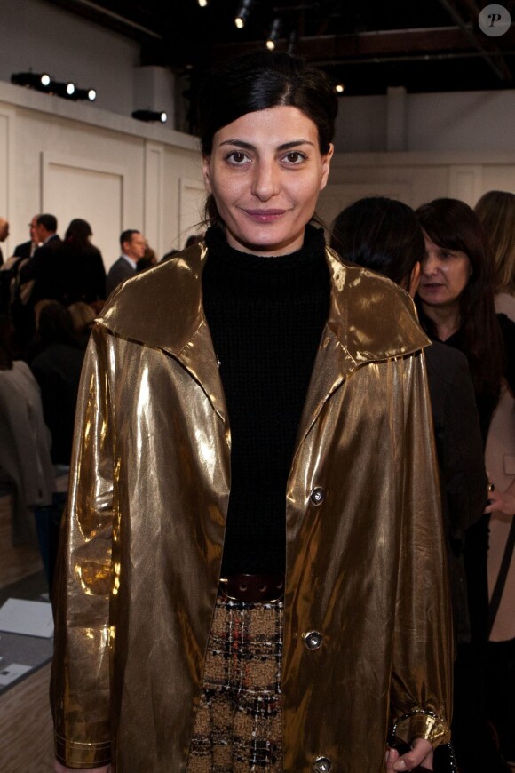 La rédactrice du magazine L'Uomo Vogue Giovanna Battaglia assiste au défilé Reed Krakoff automne-hiver 2013. New York, le 13 février 2013.
