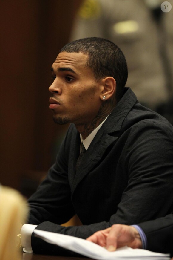 Chris Brown en pleine audition au tribunal de Los Angeles, le 6 février 2013.