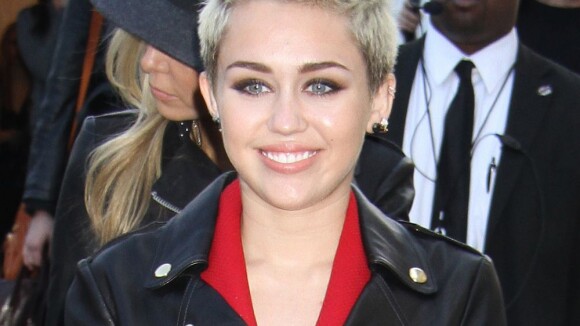 Fashion Week - Miley Cyrus : Excentrique ou sobre, c'est la star des défilés
