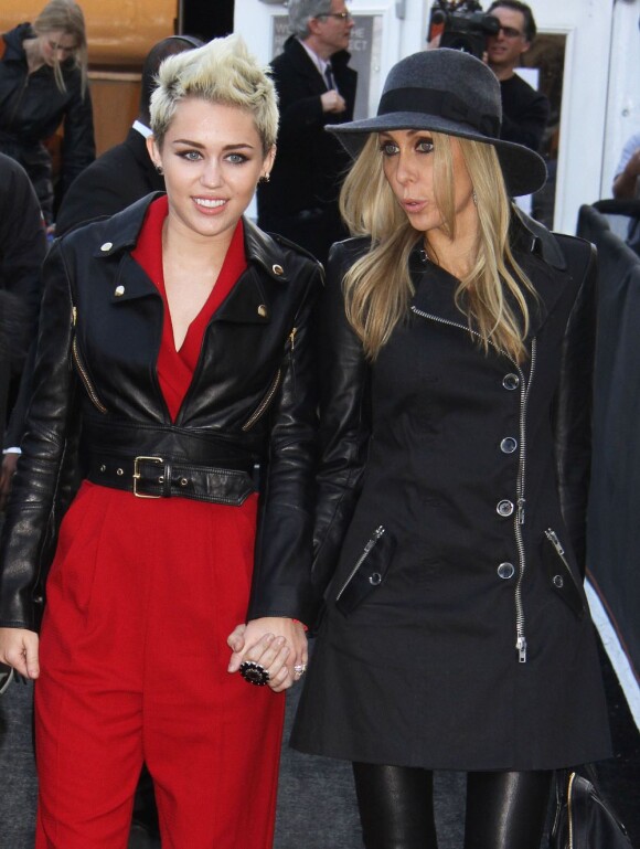 Miley Cyrus et sa mère Tish au défilé Rachel Zoe Hiver 2013 lors de la Fashion Week à New York, le 13 février 2013.