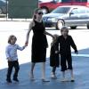 Angelina Jolie accompagne ses enfants Vivienne et Knox Jolie-Pitt au côté de Shiloh Jolie-Pitt.