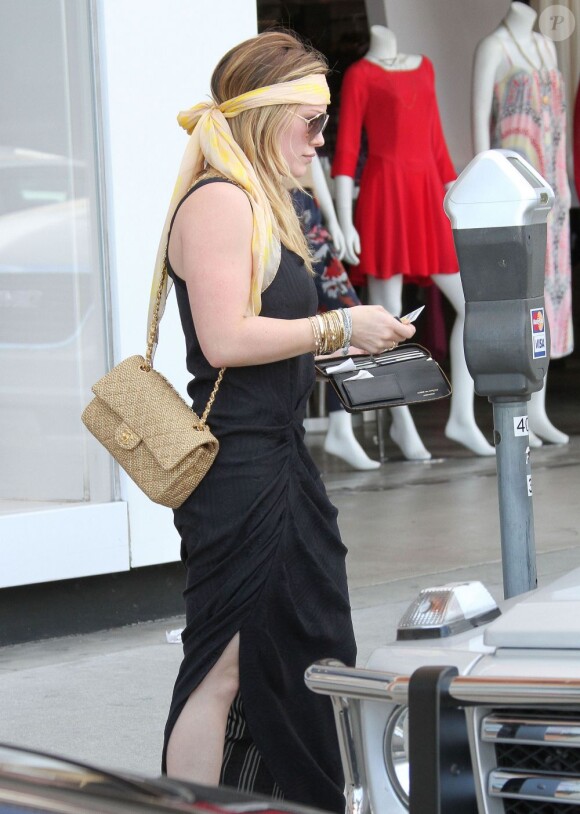 Hilary Duff faisant du shopping chez Intermix, le samedi 16 février 2013 à Beverly Hills.