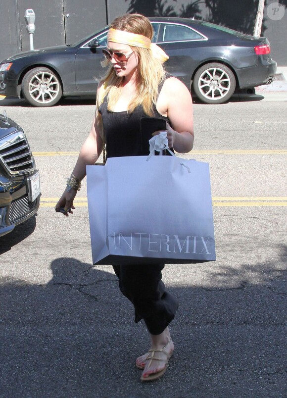 Hilary Duff faisant du shopping chez Intermix, le samedi 16 février 2013 à Beverly Hills.