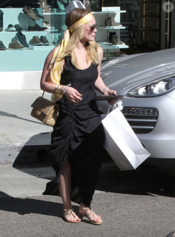 Hilary Duff faisant du shopping chez Intermix, le samedi 16 février 2013 à Beverly Hills.