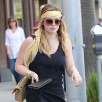 Hilary Duff, look hippie, se remet au shopping après sa perte de poids