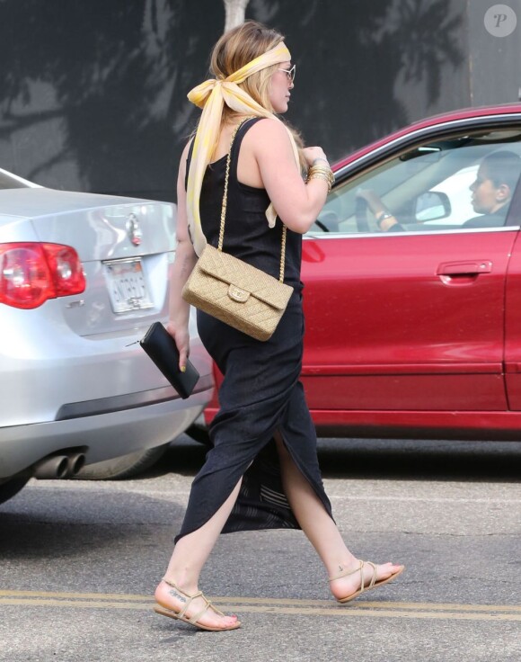 Hilary Duff faisant du shopping chez Intermix, le samedi 16 février 2013 à Beverly Hills.
