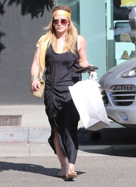 La jolie Hilary Duff faisant du shopping chez Intermix, le samedi 16 février 2013 à Beverly Hills.