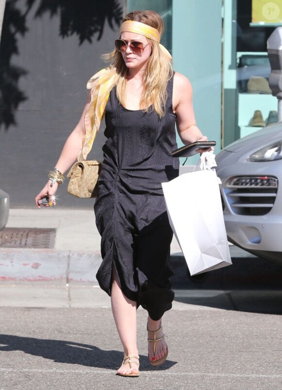 Hilary Duff faisant du shopping chez Intermix, le samedi 16 février 2013 à Beverly Hills.