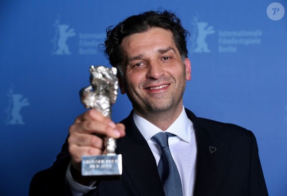 Danis Tanovic reçoit l'Ours d'argent pour An Episode in the Life of an Iron Picker en clôture de la 63e Berlinale, le 16 février 2013.