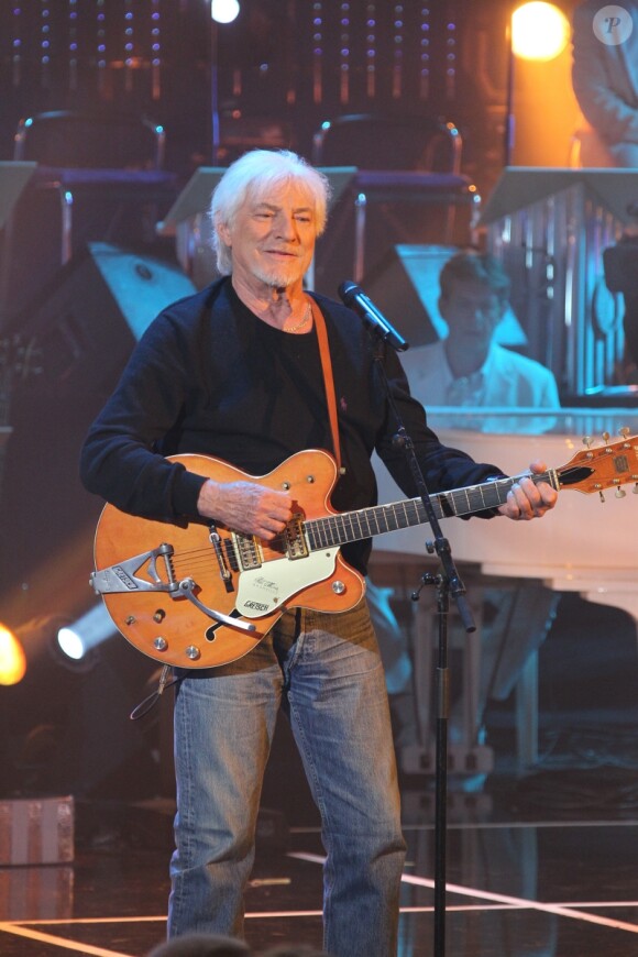 Hugues Aufray à l'enregistrement de l'émission Les Années bonheur, diffusée le 17 mars 2012.