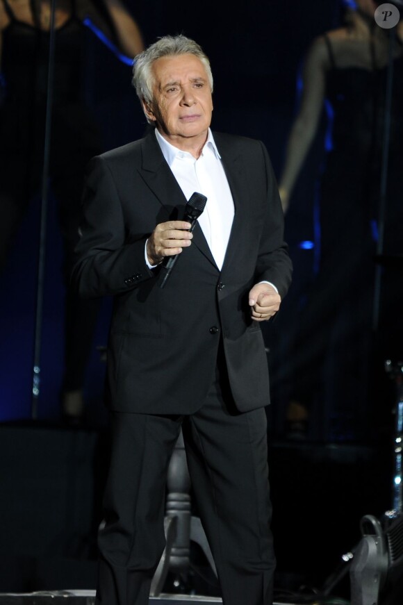 Michel Sardou en concert au Palais Omnisports de Paris Bercy à Paris le 12 décembre 2012.