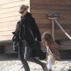 Heidi Klum, accompagnée de son petit ami Martin Kirsten et de sa mère Erna, emmène ses enfants Leni, Henry, Johan et Lou à la plage à Malibu, le 17 février 2013. La petite famille arrive à la plage.
