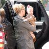 Jessica Simpson, enceinte, et sa fille Maxwell vont déjeuner au restaurant à Los Angeles, le 18 février 2013.