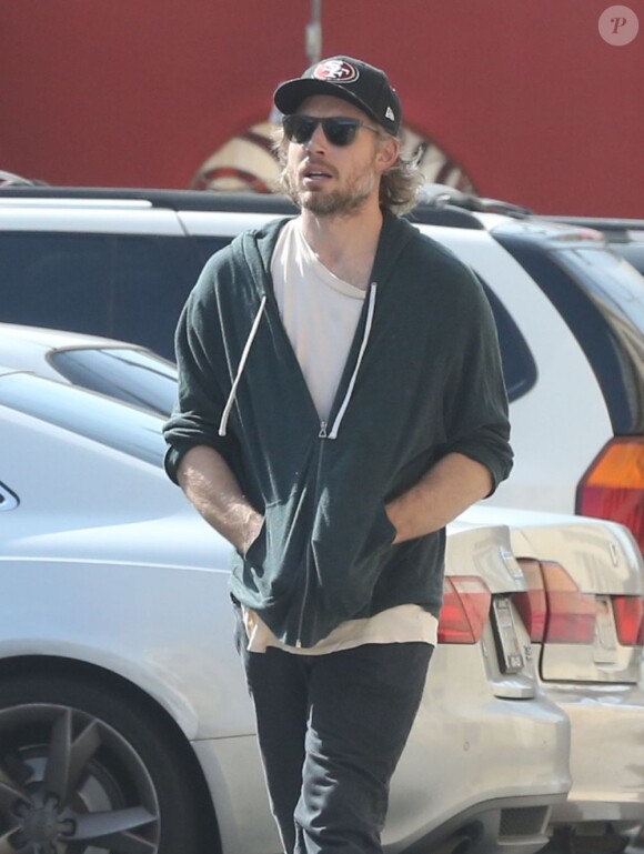 Eric Johnson, le fiancé de Jessica Simpson dans les rues de Los Angeles, le 18 février 2013.