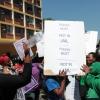 Manifestation devant le tribunal d'instance de Pretoria où se déroule l'audience pour la libération sous caution d'Oscar Pistorius, le 19 février 2013. 