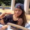 Rihanna a posté des photos d'elle en train de se détendre au bord d'une piscine. Février 2013.