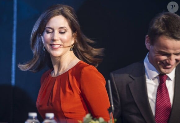La princesse Mary de Danemark éclatante à Copenhague le 18 février 2013 pour l'ouverture d'une conférence internationale sur les inégalités.