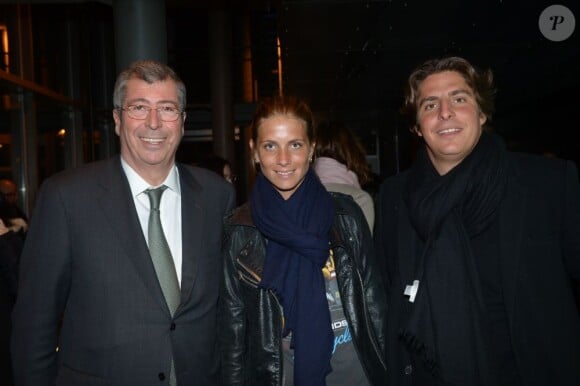 Patrick Balkany accompagné de Solenne et Alexandre à l'avant-première du film Vive la France, le 19 février 2013.