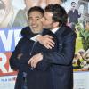 José Garcia embrassé par Michaël Youn lors de l'avant-première du film Vive la France à l'UGC Bercy à Paris le 19 février 2013.