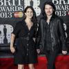 Lana Del Rey et son compagnon Barrie James O'Neil à la soirée des Brit Awards 2013, à Londres, le 20 février 2013. Le deux amoureux se sont embrassés sur le tapis rouge.