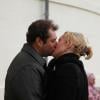 Exclu - "Qui Veut Epouser Mon Fils ? 2" : Cindy et Frédric s'embrassent sur l'Ile d'Oléron lors du tournage de l'émission en novembre 2011. Diffusion novembre 2012.