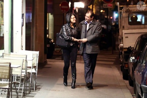 EXCLU : Frédéric de l'émission Qui veut épouser mon fils ? 2 en sortie amoureuse avec Sandrine dans un café du 17e à Paris, le 20 novembre 2012. Aujourd'hui, leur histoire est finie