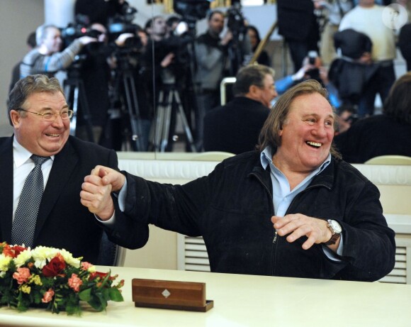 Gérard Depardieu s'enregistrait officiellement comme résident de Mordovie au Théâtre national de Saransk, le 23 février 2013. L'acteur s'est enregistré au 1, rue de la Démocratie (Demokraticheskaïa), ce qui correspond à l'adresse de membres de la famille de son ami Nikolaï Borodatchev, directeur du Fonds d'archives cinématographiques russes. 
