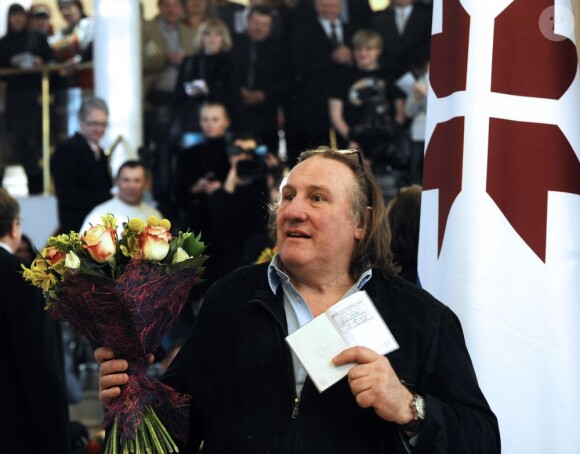 Gérard Depardieu s'enregistrait officiellement comme résident de Mordovie au Théâtre national de Saransk, le 23 février 2013. L'acteur s'est enregistré au 1, rue de la Démocratie (Demokraticheskaïa), ce qui correspond à l'adresse de membres de la famille de son ami Nikolaï Borodatchev, directeur du Fonds d'archives cinématographiques russes. 