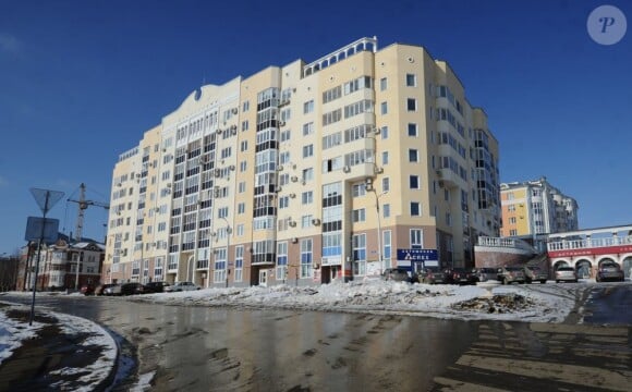 Photo du 1 rue de la démocratie à Saransk, adresse à laquelle Gérard Depardieu a été enregistré le 23 février 2013 comme résident de Mordovie. L'immeuble appartient à un de ses amis russes.
