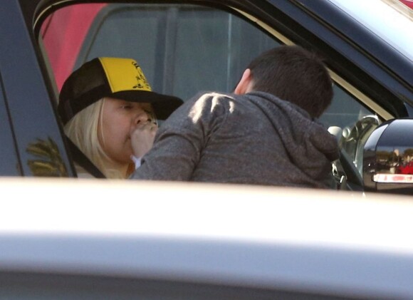 Exclusif - La chanteuse Christina Aguilera et son chéri Matthew Rutler sont en sortie en amoureux à Los Angeles, le 23 février 2013.