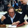 Gérard Depardieu s'enregistrait officiellement comme résident de Mordovie au Théâtre national de Saransk, le 23 février 2013. L'acteur s'est enregistré au 1, rue de la Démocratie (Demokraticheskaïa), ce qui correspond à l'adresse de membres de la famille de son ami Nikolaï Borodatchev, directeur du Fonds d'archives cinématographiques russes.