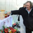  Gérard Depardieu en visite dans des entreprises agricoles de Mordovie le 23 février 2013. 