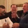 Gérard Depardieu a été reçu à Grozny par le président tchétchène Ramzan Kadyrov, le 24 février 2013, pour un dîner de gala dans sa résidence durant lequel l'acteur a été vu en forme en train de danser.