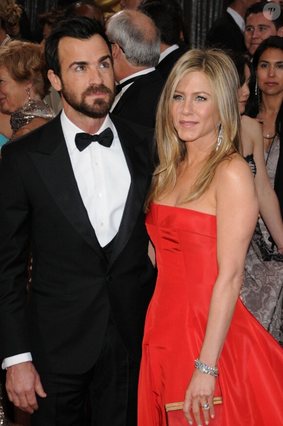 Justin Theroux et Jennifer Aniston amoureux lors de la 85e cérémonie des Oscars à Los Angeles le 24 février 2013.
