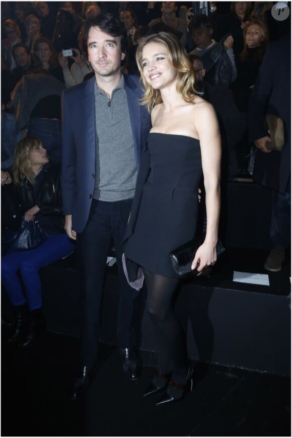 Antoine Arnault soutient sa compagne créatrice Natalia Vodianova lors du défilé de lingerie Etam à la Bourse de Commerce. Paris, le 26 février 2013.